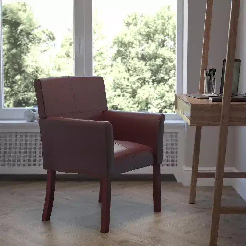 Fauteuil de réception de direction Emma et Oliver en cuir avec pieds en acajou